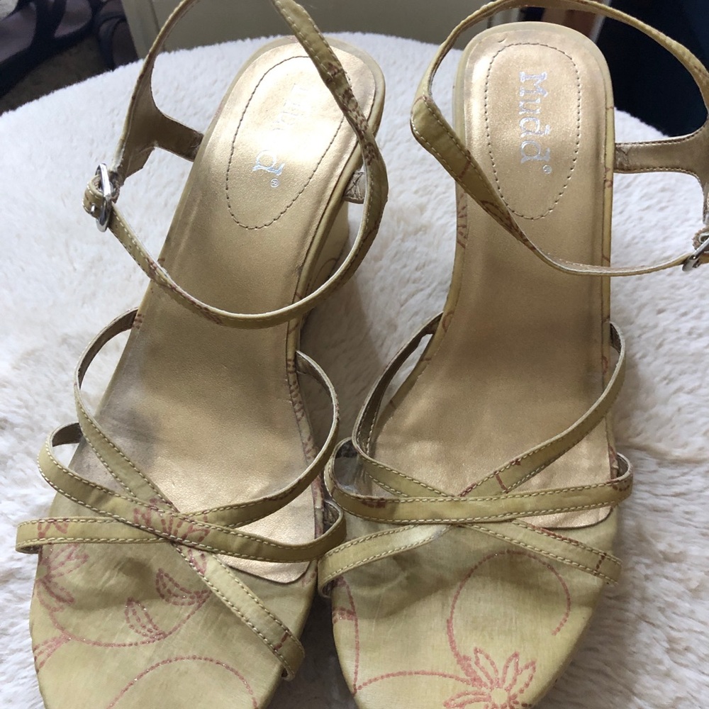 Mudd sandals size 9